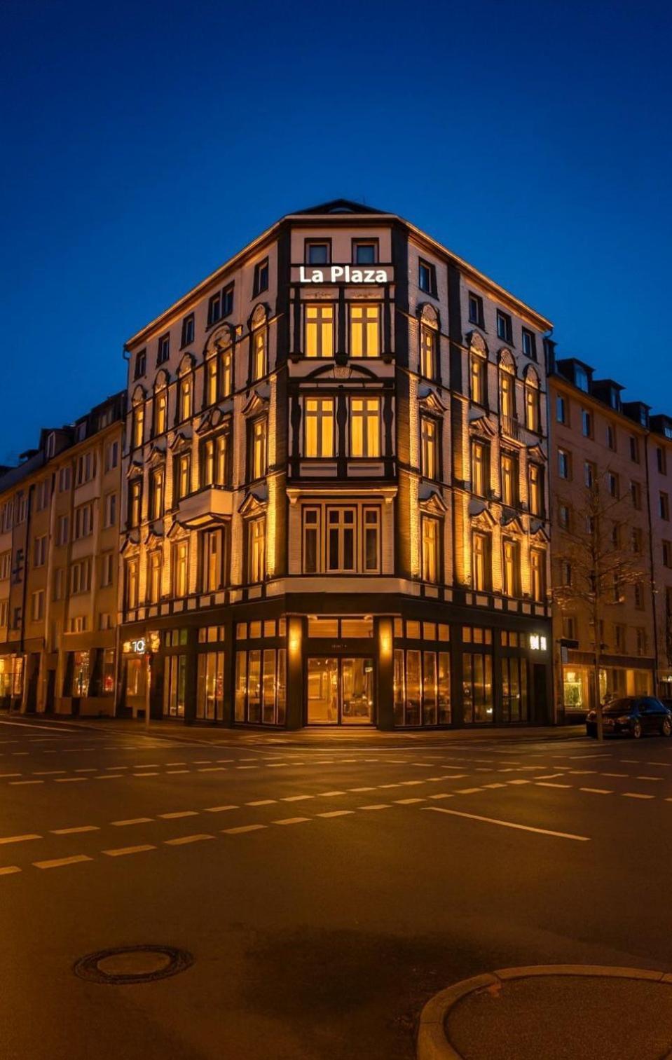 La Plaza24 Hotel *